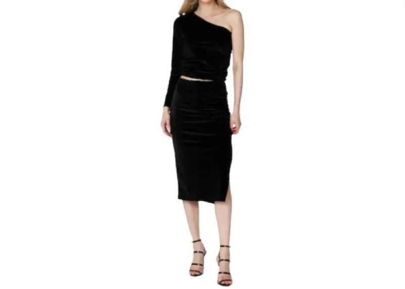 Midi Shirred Skirt W / Slit In Black Velvet