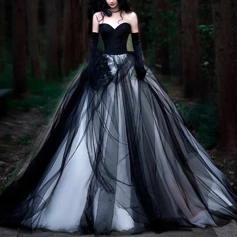 Ball Gown Black and White Wedding Dress with Sweetheart Neck