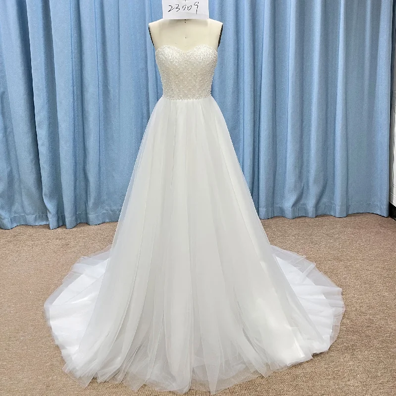 Strapless A-line Tulle Wedding Dress with Sweetheart Neck